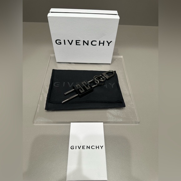 Givenchy 4G PADLOCK KEYRING IN METAL, NIB - Picture 2 of 10